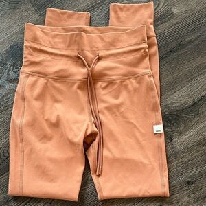 Vuori Daily Form leggings